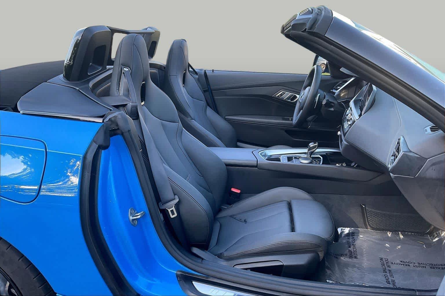 Used 2022 Misano Blue Metallic BMW sDrive30i image 8