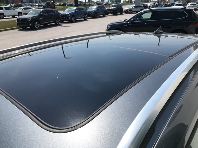 Used 2022 Platinum Gray Metallic Volkswagen SE image 5