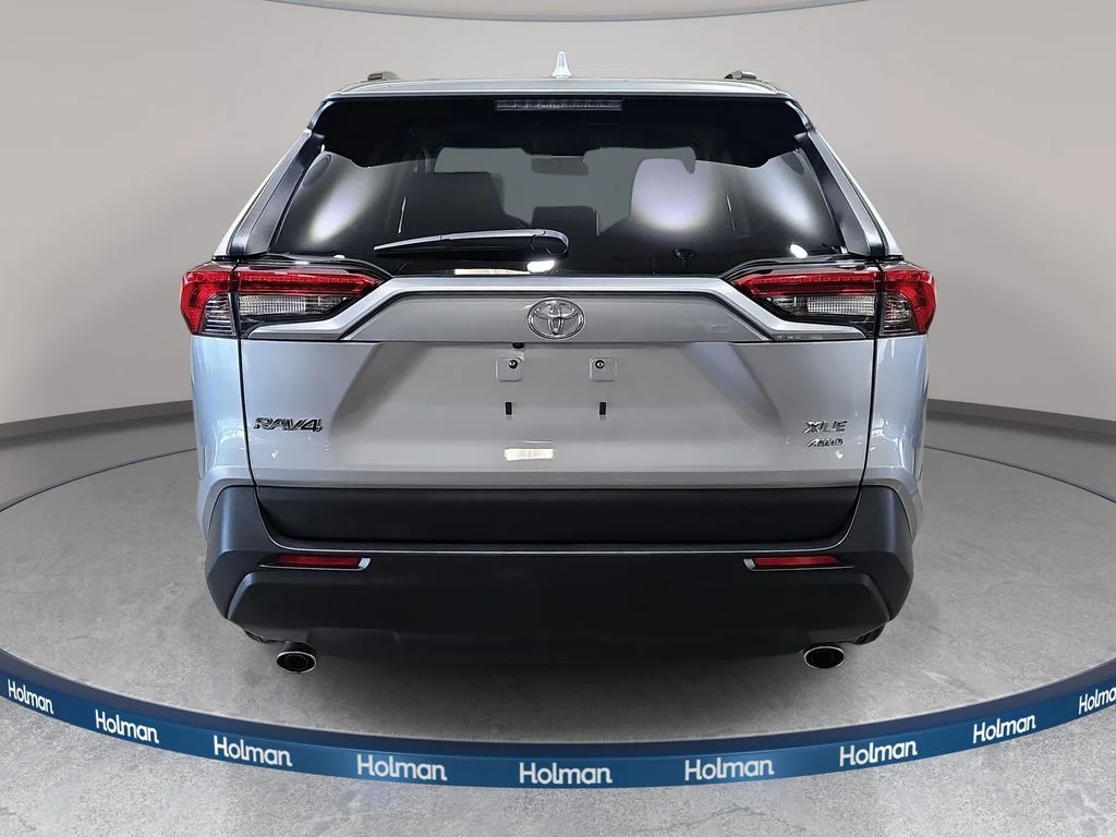 Used 2025 Silver Toyota XLE image 7