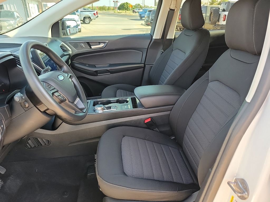 Used 2022 Oxford White Ford SE image 18