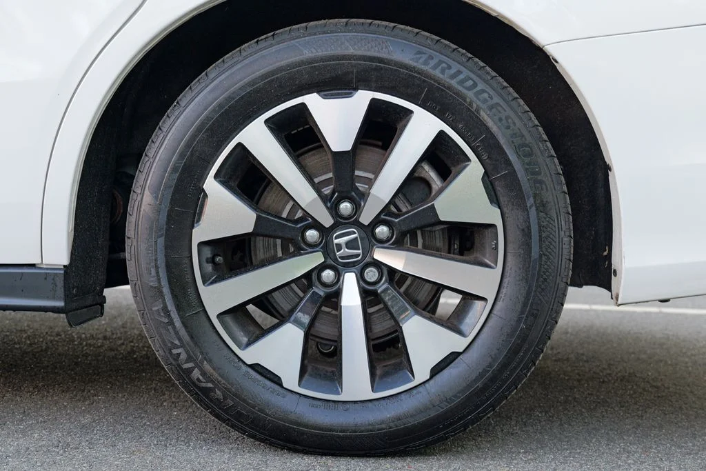 Used 2025 White Honda EX-L image 14