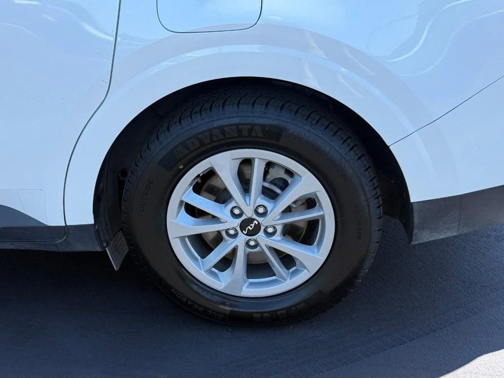 Used 2024 White Kia LX image 5