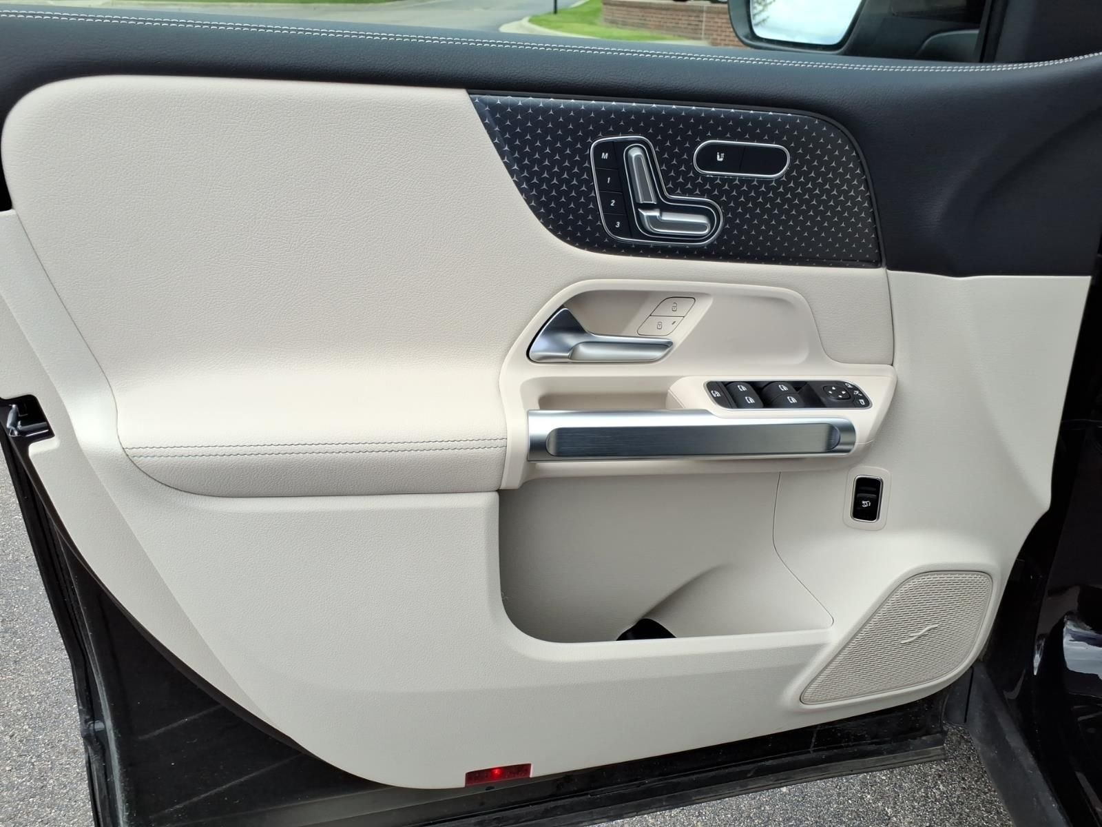 Certified Used 2025  Mercedes-Benz 350 image 16