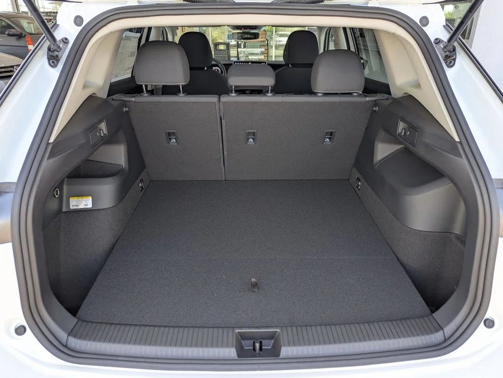 2025 Volkswagen Tiguan SE - Photo 18