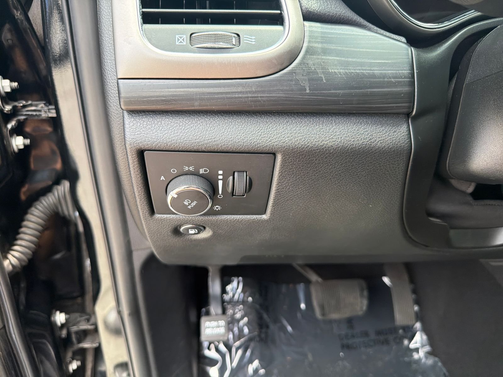 Used 2021 Diamond Black Jeep Laredo X image 17