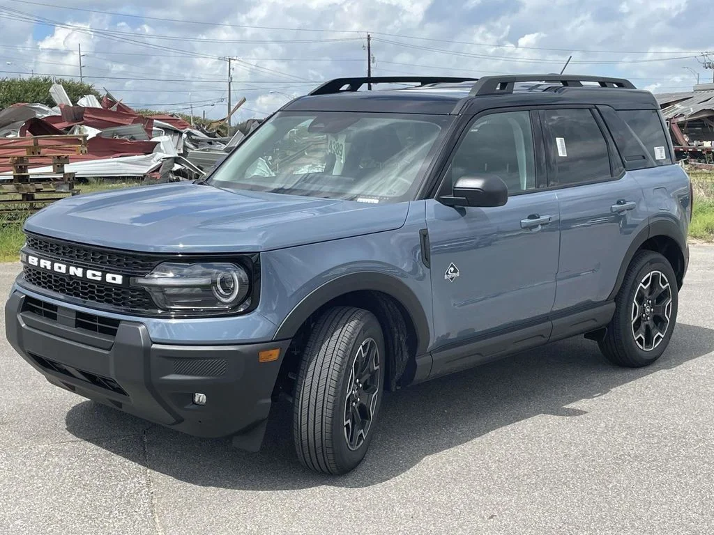 New 2025 Azure Gray Metallic Tri-Coat Ford Outer Banks® image 7