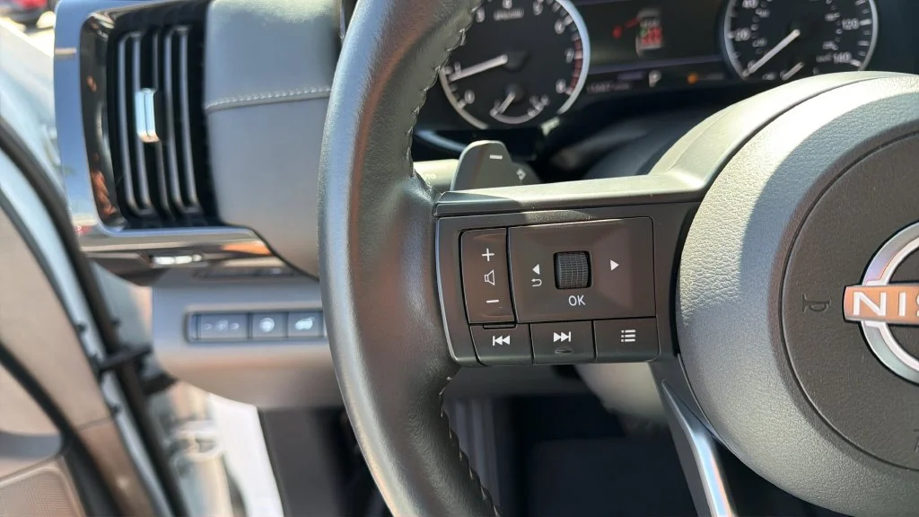 Used 2025 White Nissan SV image 21