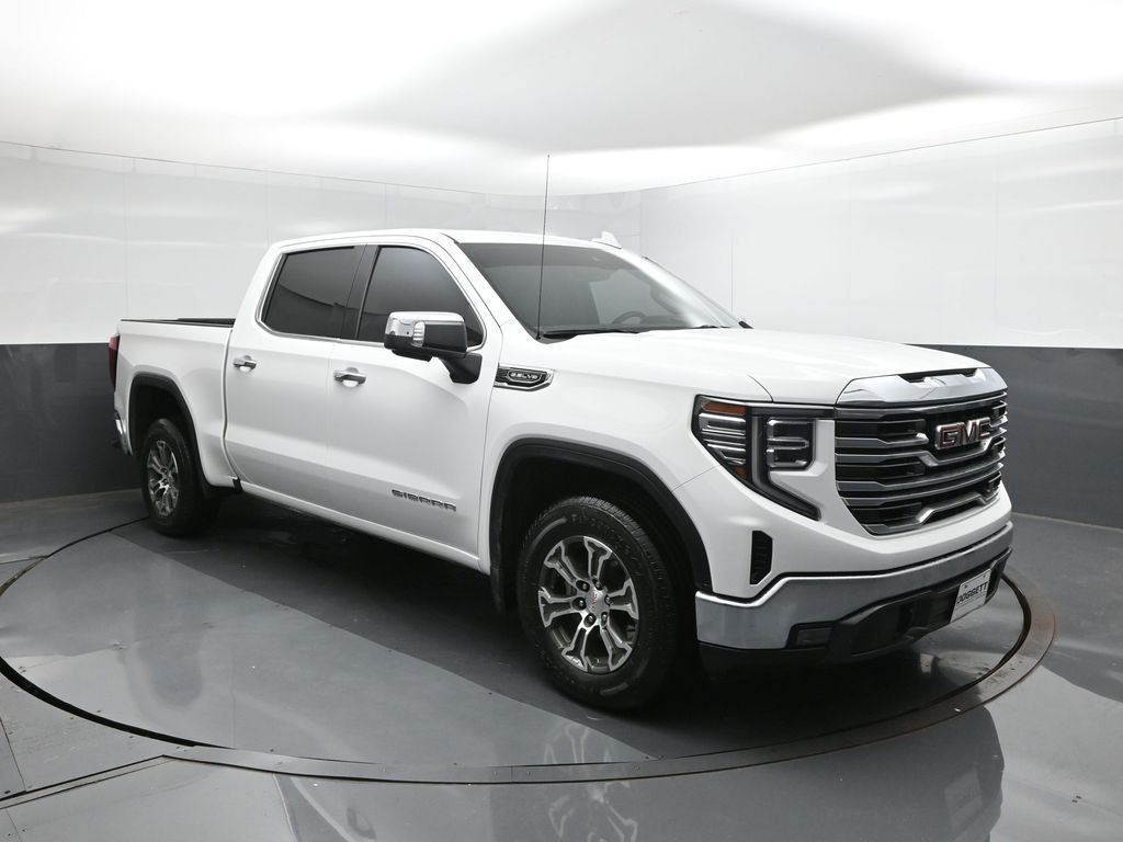 Used 2025 White GMC SLT image 26