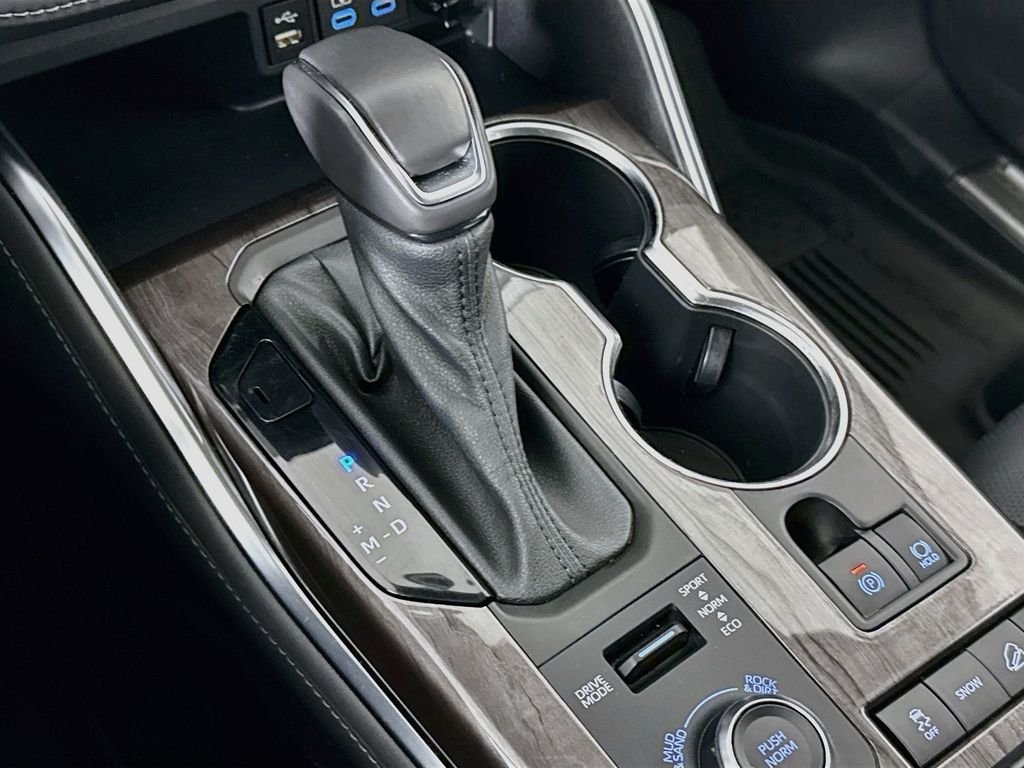 Used 2022 Red Toyota Platinum image 18