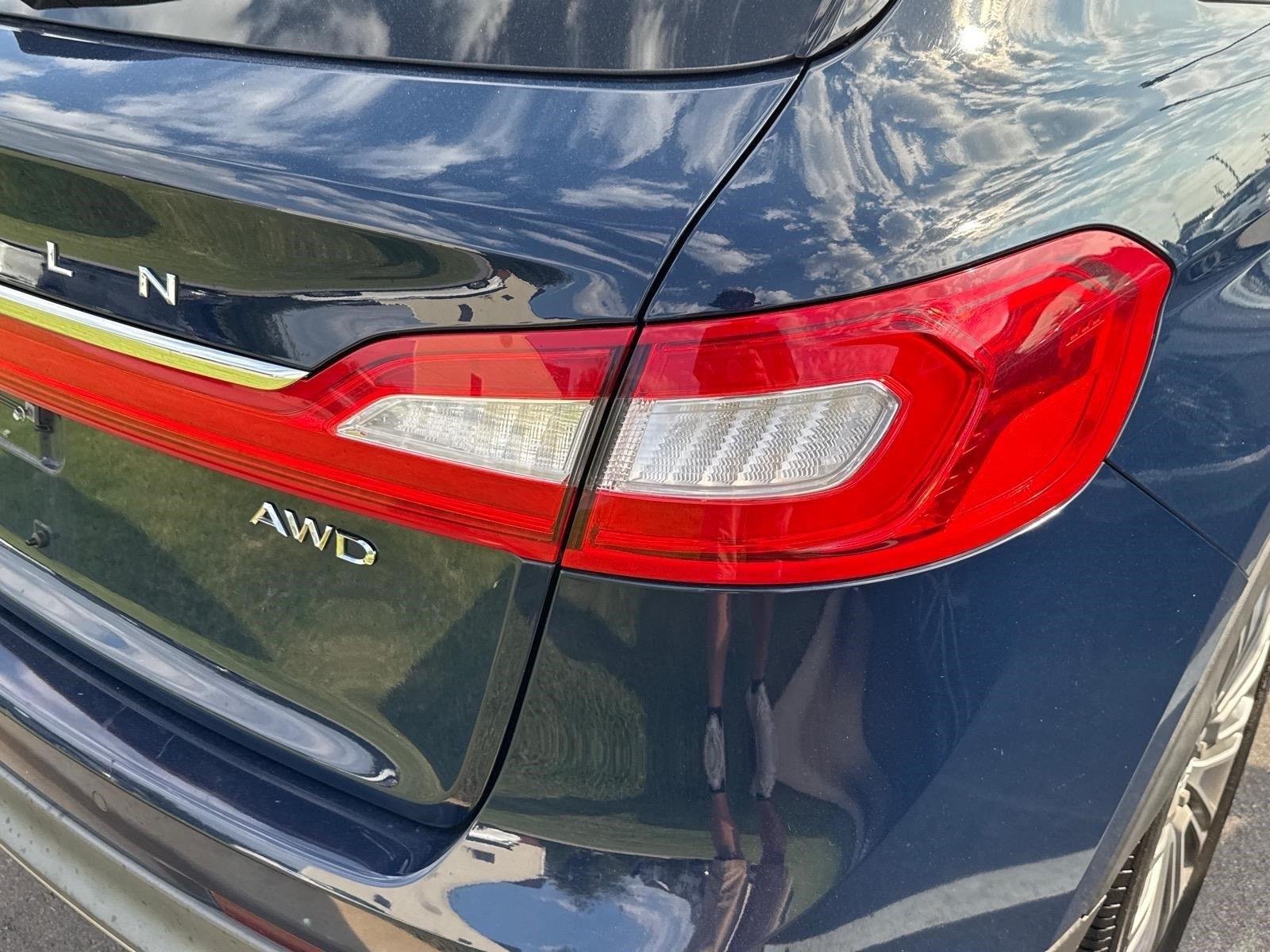 Used 2018 Blue Diamond Metallic Lincoln Reserve image 18