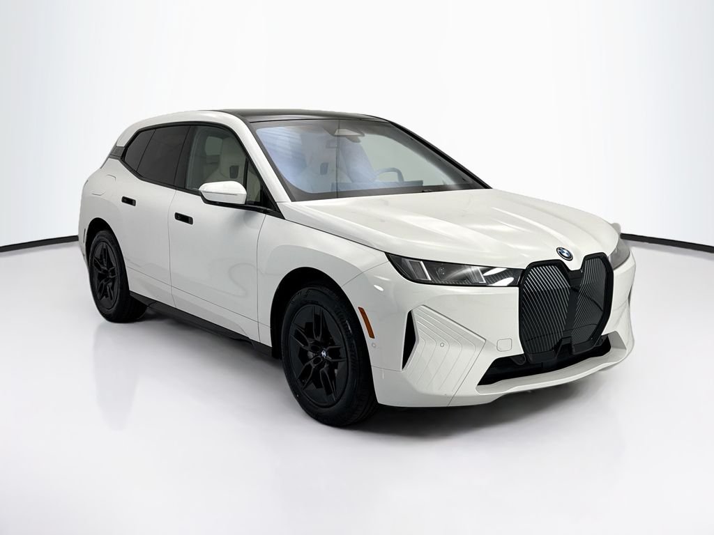 Certified Used 2026 Alpine White BMW xDrive60 image 3