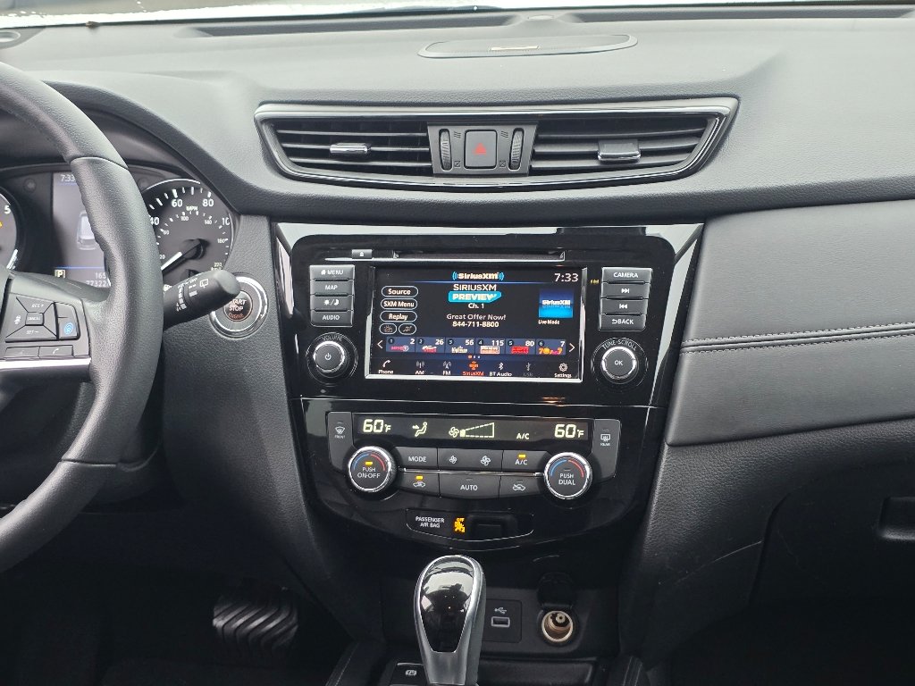 Used 2019 Pearl White Tricoat Nissan SL image 3