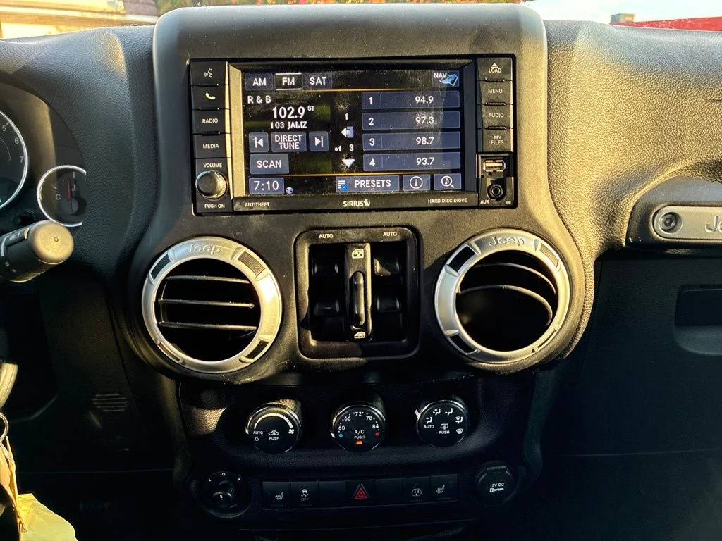Used 2016 Gray Jeep Unlimited Sahara image 19