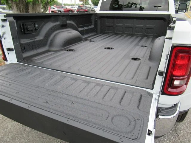 New 2026 Bright White Clear-Coat Exterior Paint RAM Tradesman image 26