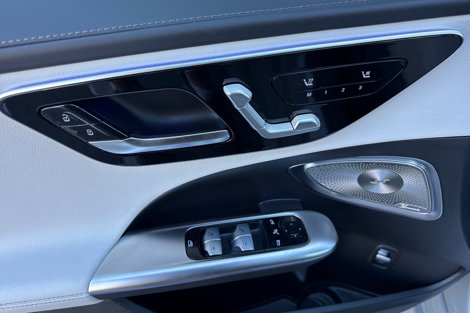 New 2026 MANUFAKTUR Alpine Grey Mercedes-Benz C 300 image 25