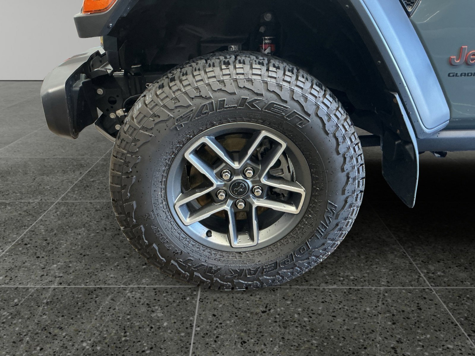 Used 2025 Anvil Clearcoat Jeep Mojave image 14