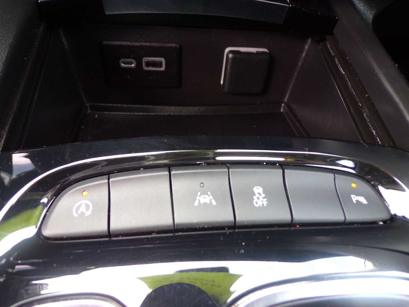 Used 2022 Summit White Buick Preferred image 14