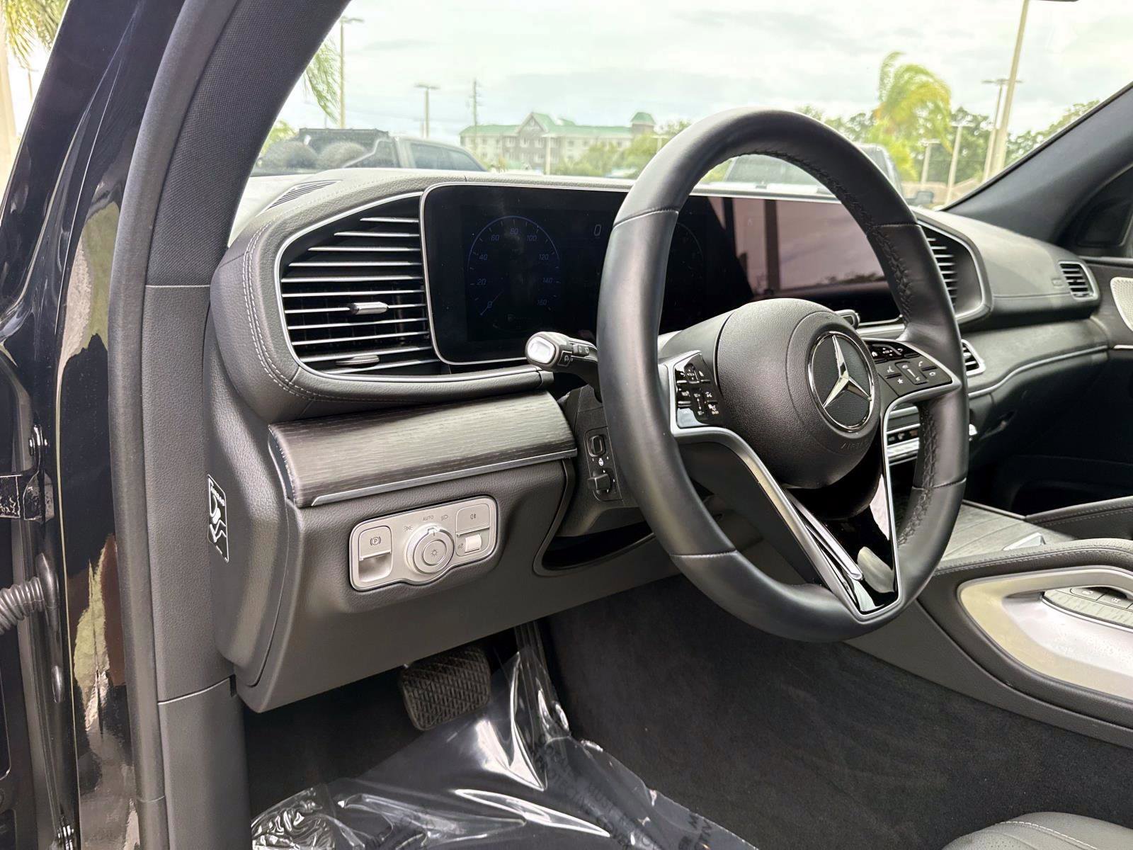Certified Used 2025 Obsidian Black Metallic Mercedes-Benz 450 image 21