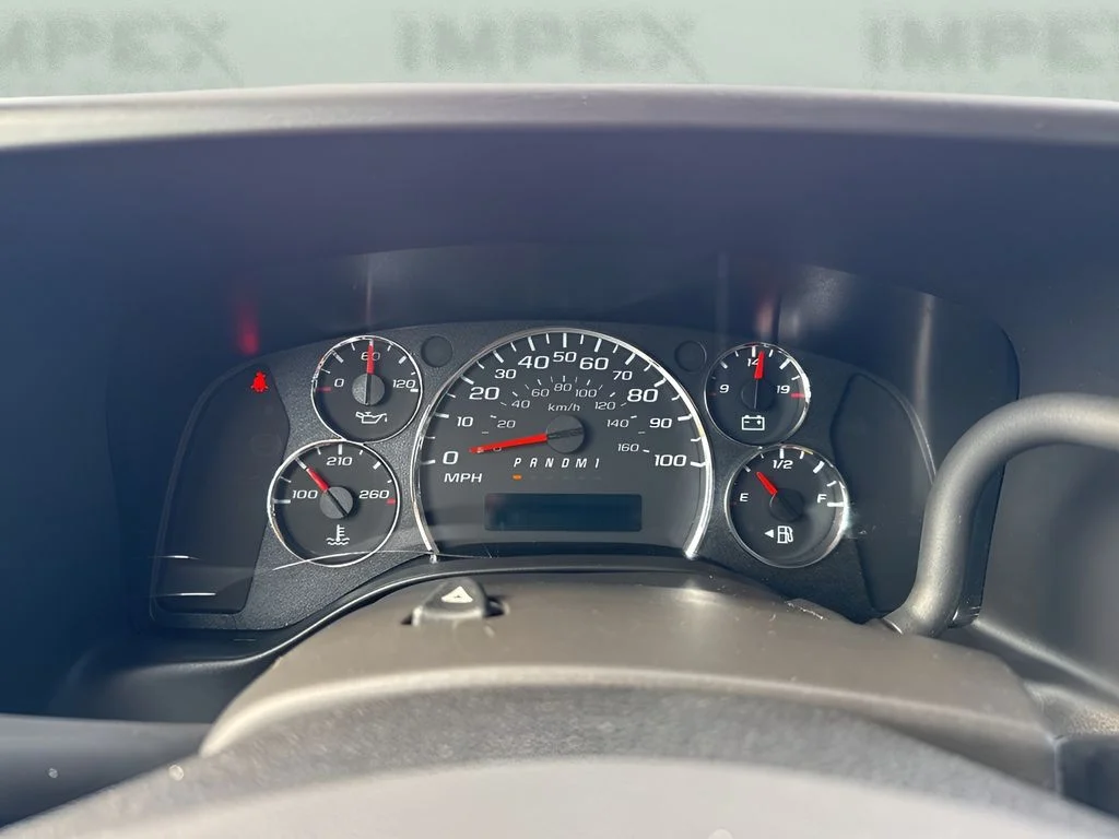 Used 2023 White GMC Work Van image 16