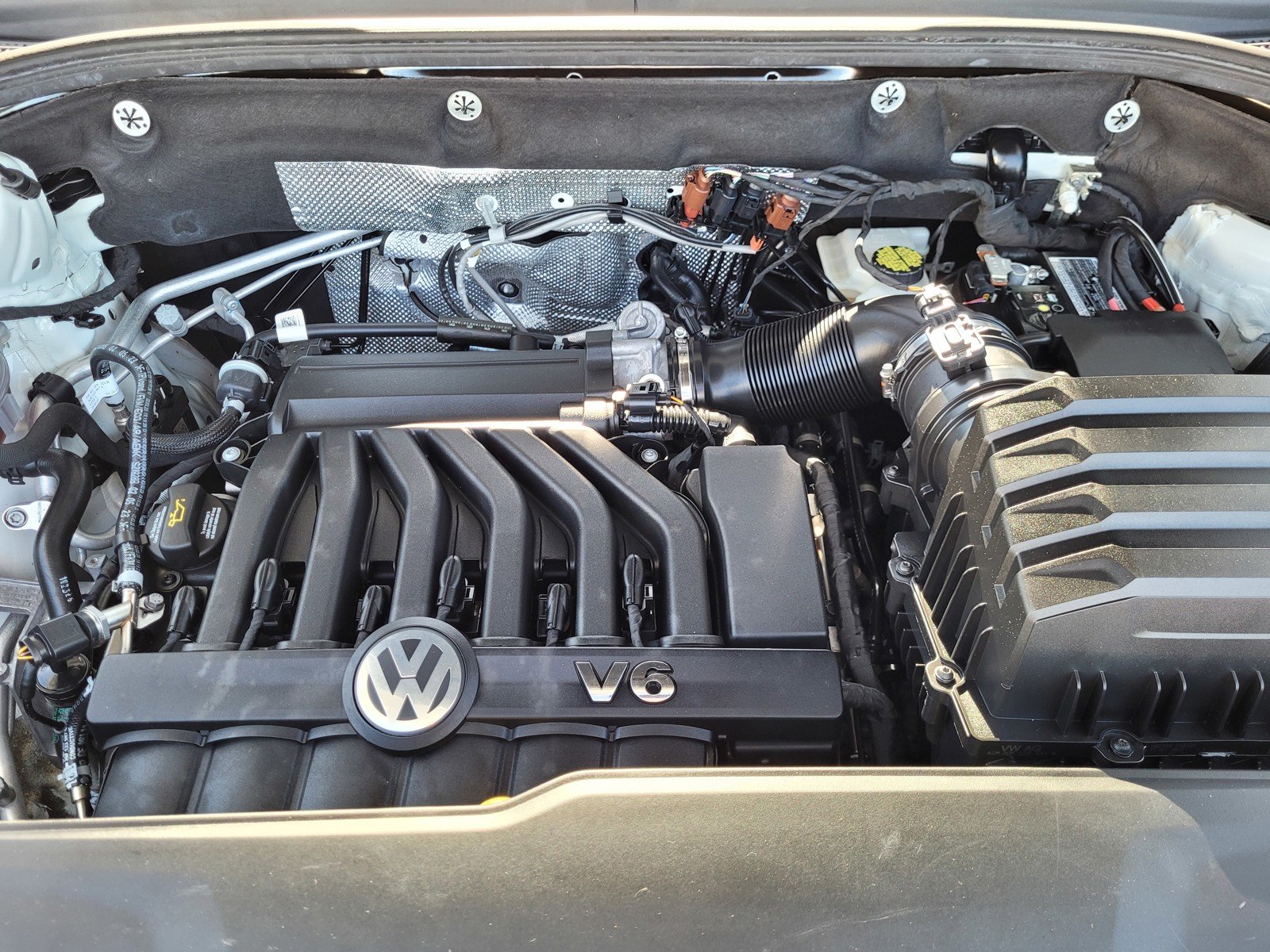 Certified Used 2023 White Volkswagen 3.6L V6 SE w/Technology image 25