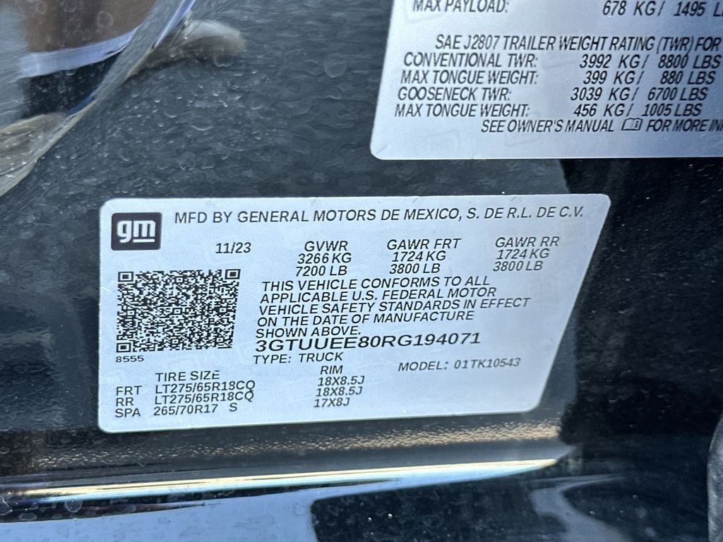 Used 2024 Black GMC AT4 image 41