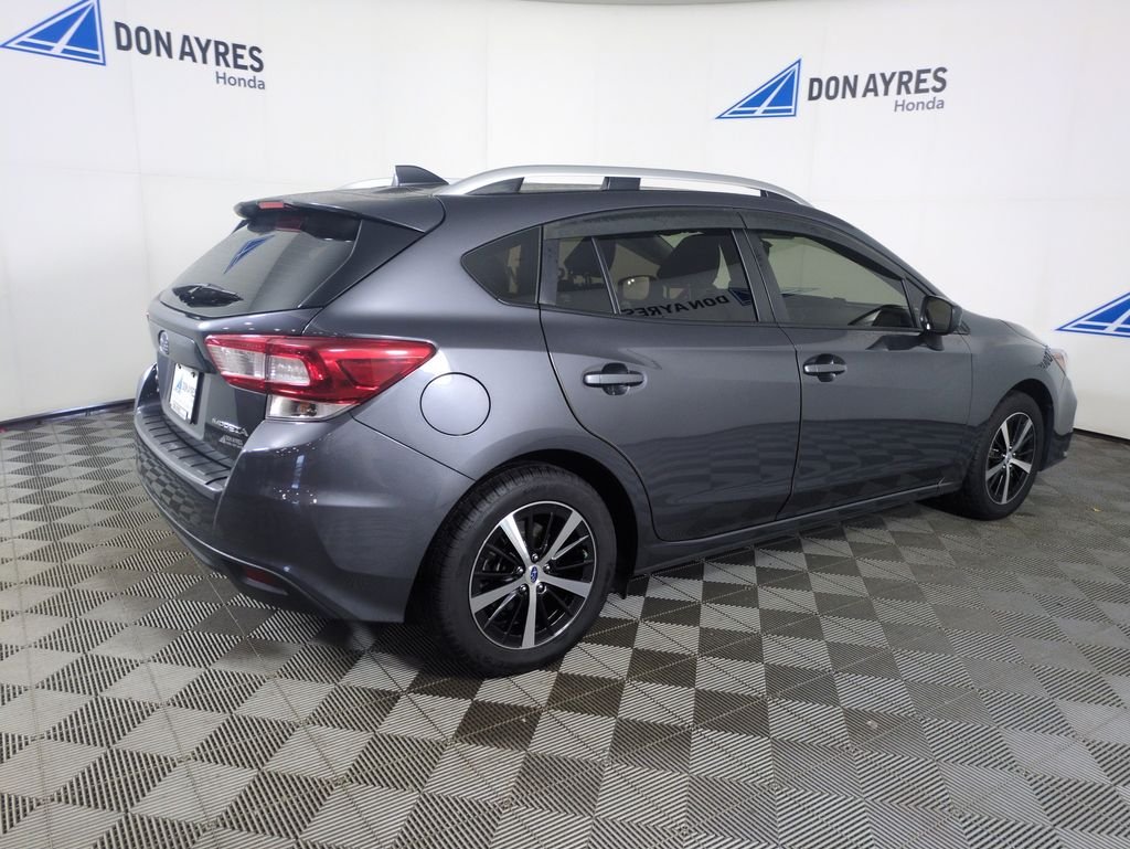 Used 2019 Gray Metallic Subaru 2.0i Premium image 5