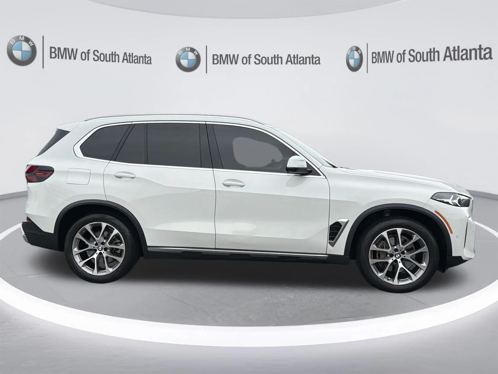 Used 2024 Alpine White BMW sDrive40i image 27