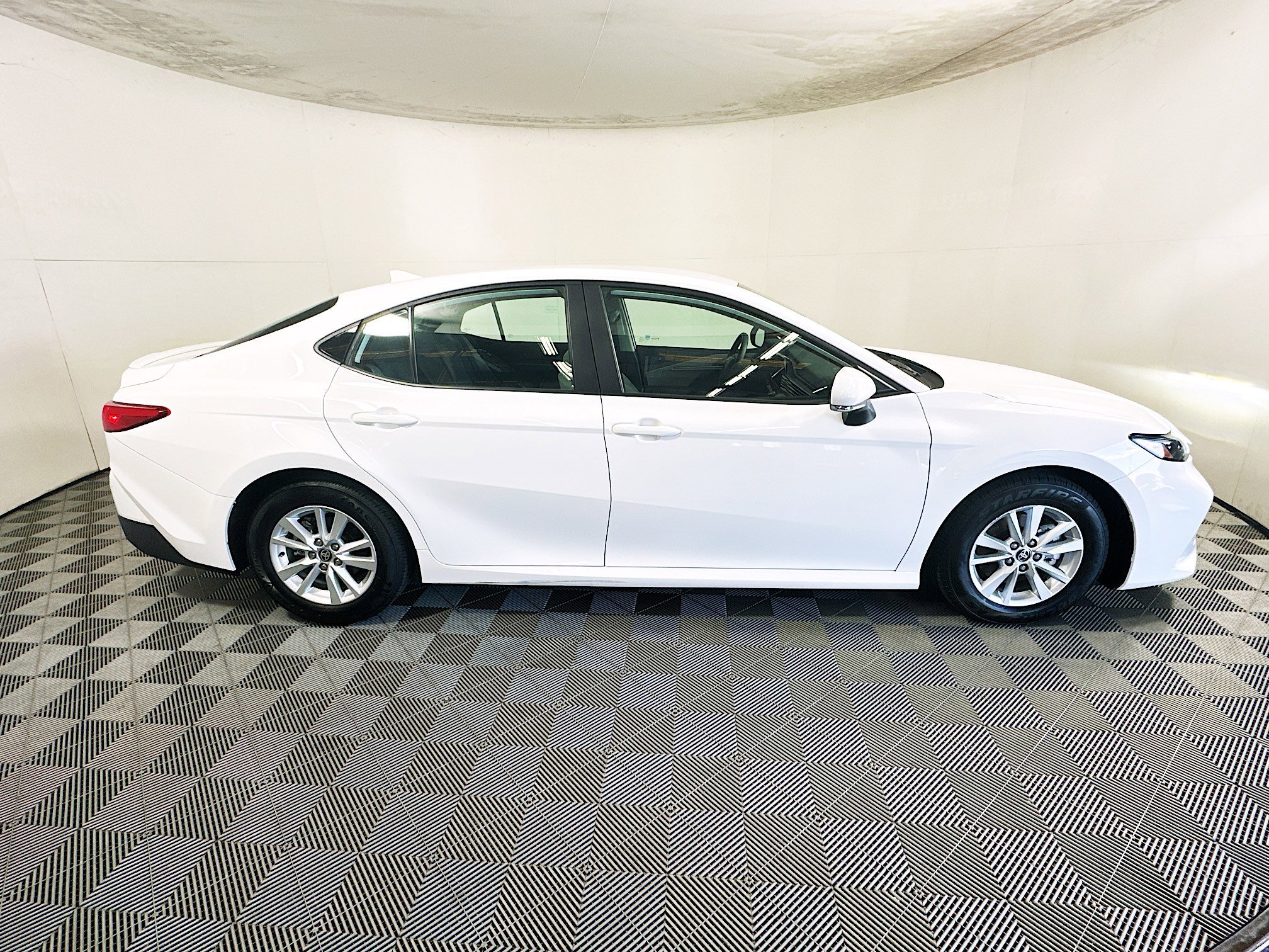 2025 Toyota Camry thumbnail 4