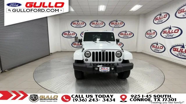 Used 2017 Bright White Clearcoat Jeep Unlimited Sahara image 3
