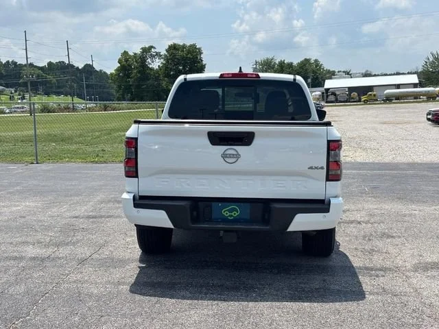 Used 2025 White Nissan Crew Cab SV 4x4 image 4