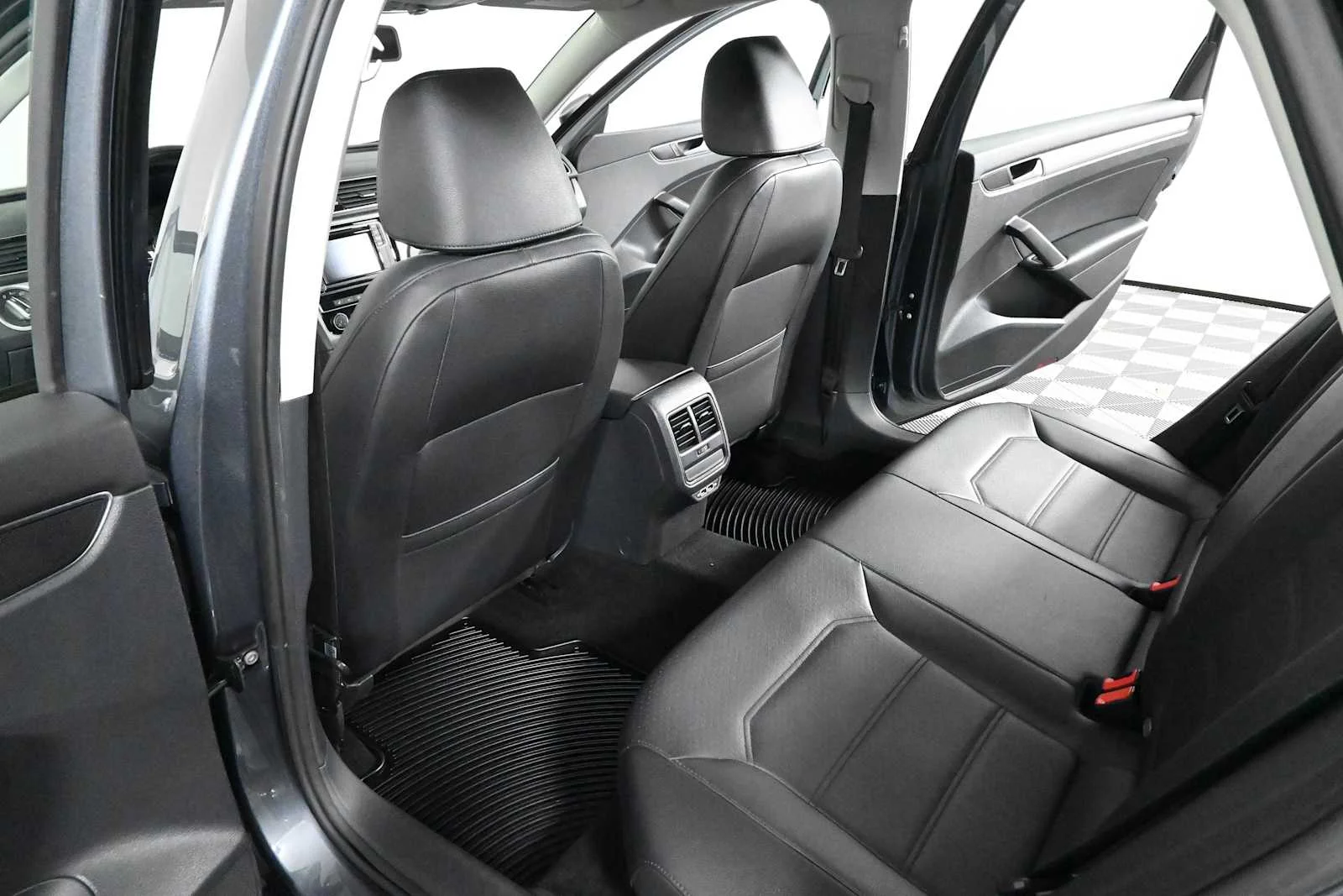 Used 2019 Platinum Gray Metallic Volkswagen 2.0T Wolfsburg Edition image 13