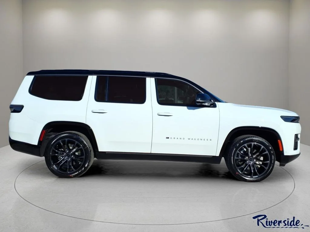 New 2026 Bright White Clear-Coat Exterior Paint Jeep Summit Reserve image 3
