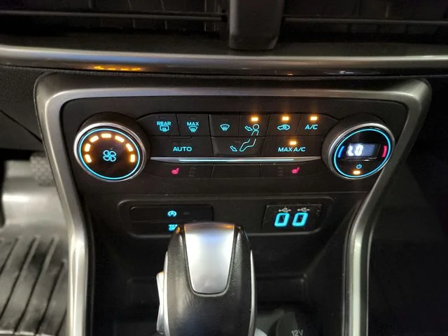 Used 2020 Red Ford SE image 38