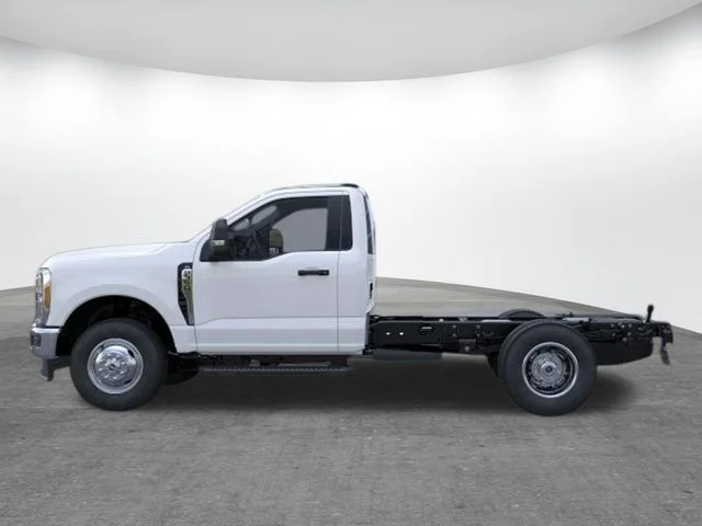 2026 Ford F-350 Super Duty Chassis Cab XL - Photo 33