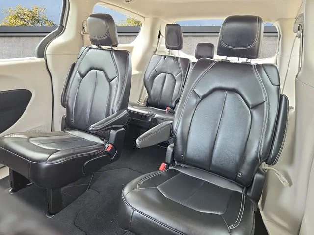 Used 2024 Silver Chrysler Touring L image 13