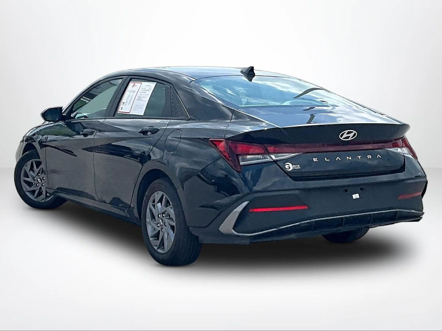 Used 2024 Black Hyundai SEL image 12