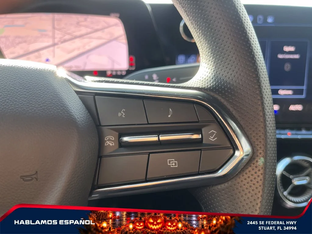 Used 2025 Summit White Chevrolet LT image 26