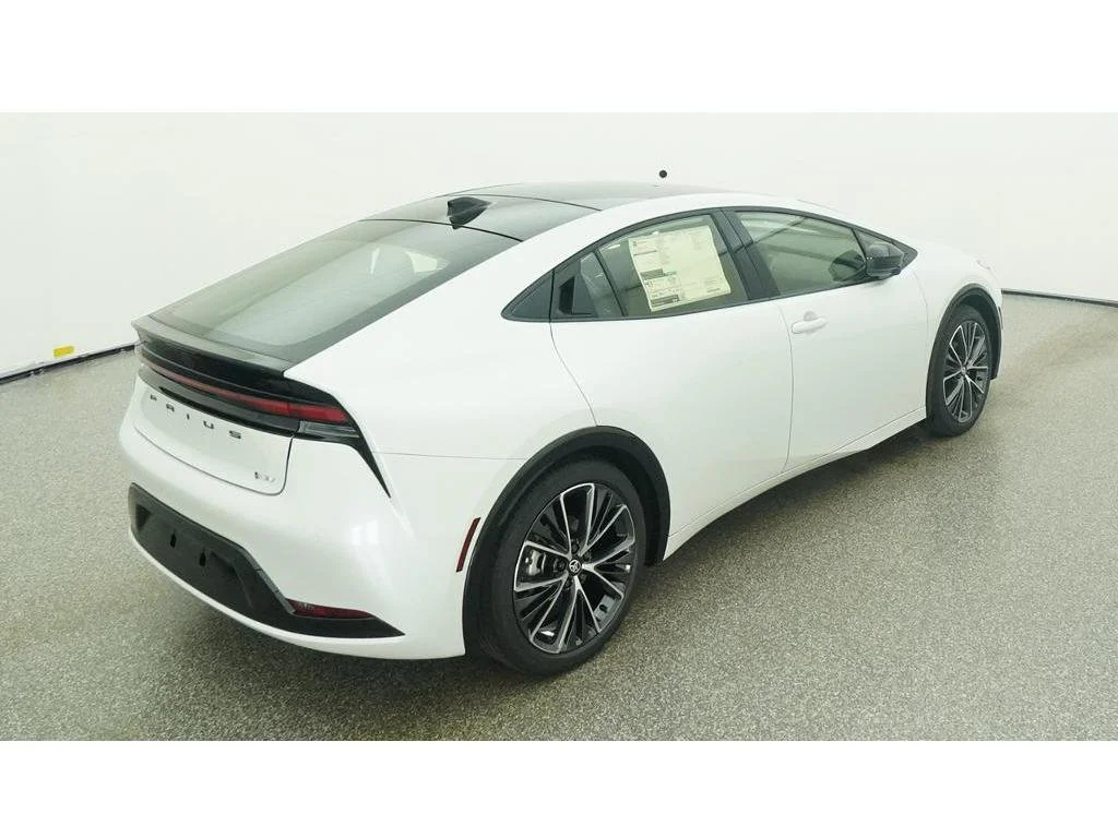 New 2027 Wind Chill Pearl Toyota XLE image 9