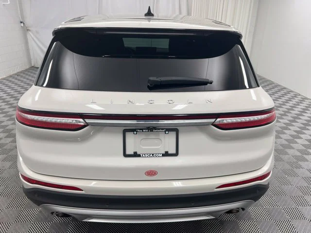 Used 2024 White Lincoln Premiere image 7