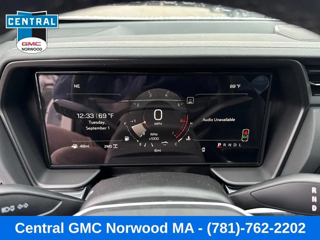 New 2027 Summit White GMC Elevation image 17