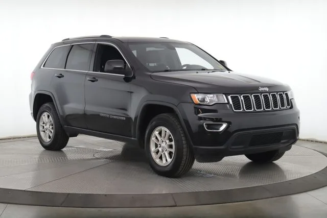 Used 2018 Jeep Grand Cherokee Laredo E with VIN 1C4RJFAG5JC276645 for sale in Findlay, OH