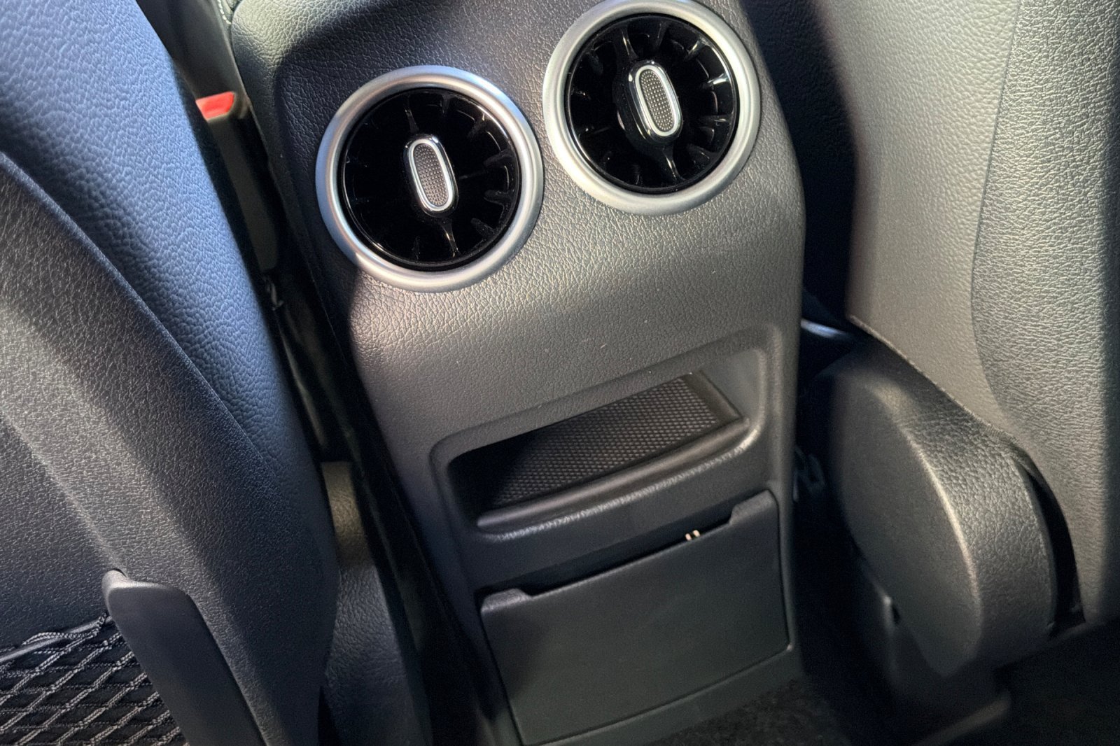 New 2026 Mountain Grey Metallic Mercedes-Benz GLB 250 image 22