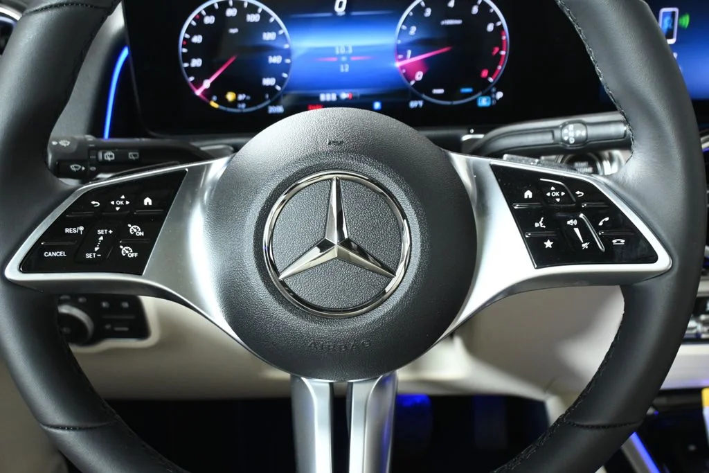 Used 2026 Black Mercedes-Benz GLB 250 image 18