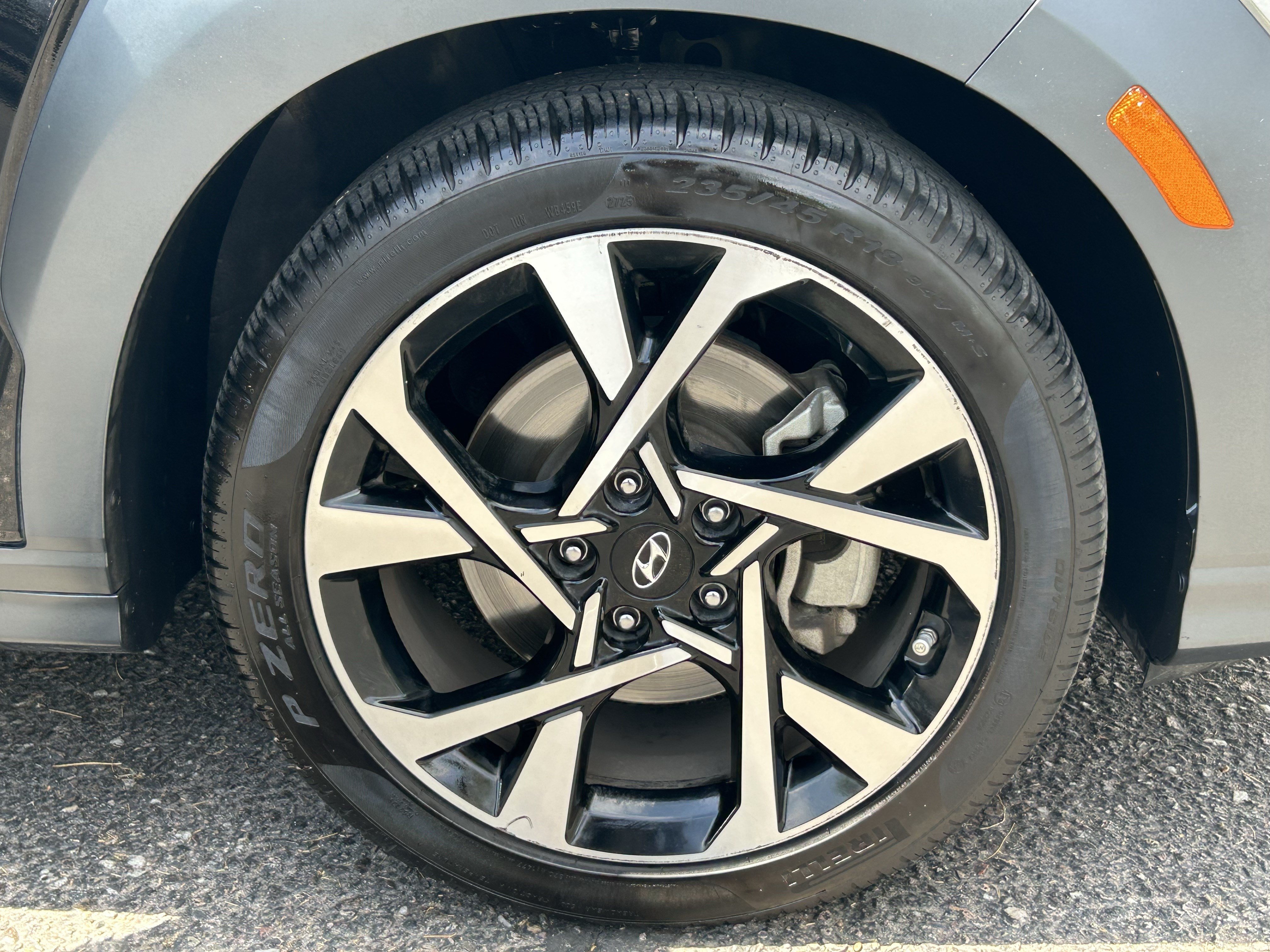 Used 2023 Abyss Black Pearl Hyundai Limited image 7