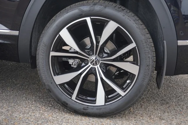 New 2026 Deep Black Pearl Volkswagen 2.0T SEL Premium R-Line image 15