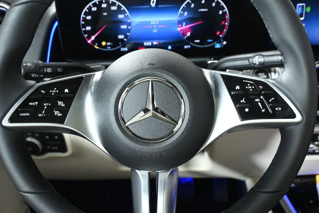 Used 2026 Night Black Mercedes-Benz GLB 250 image 18