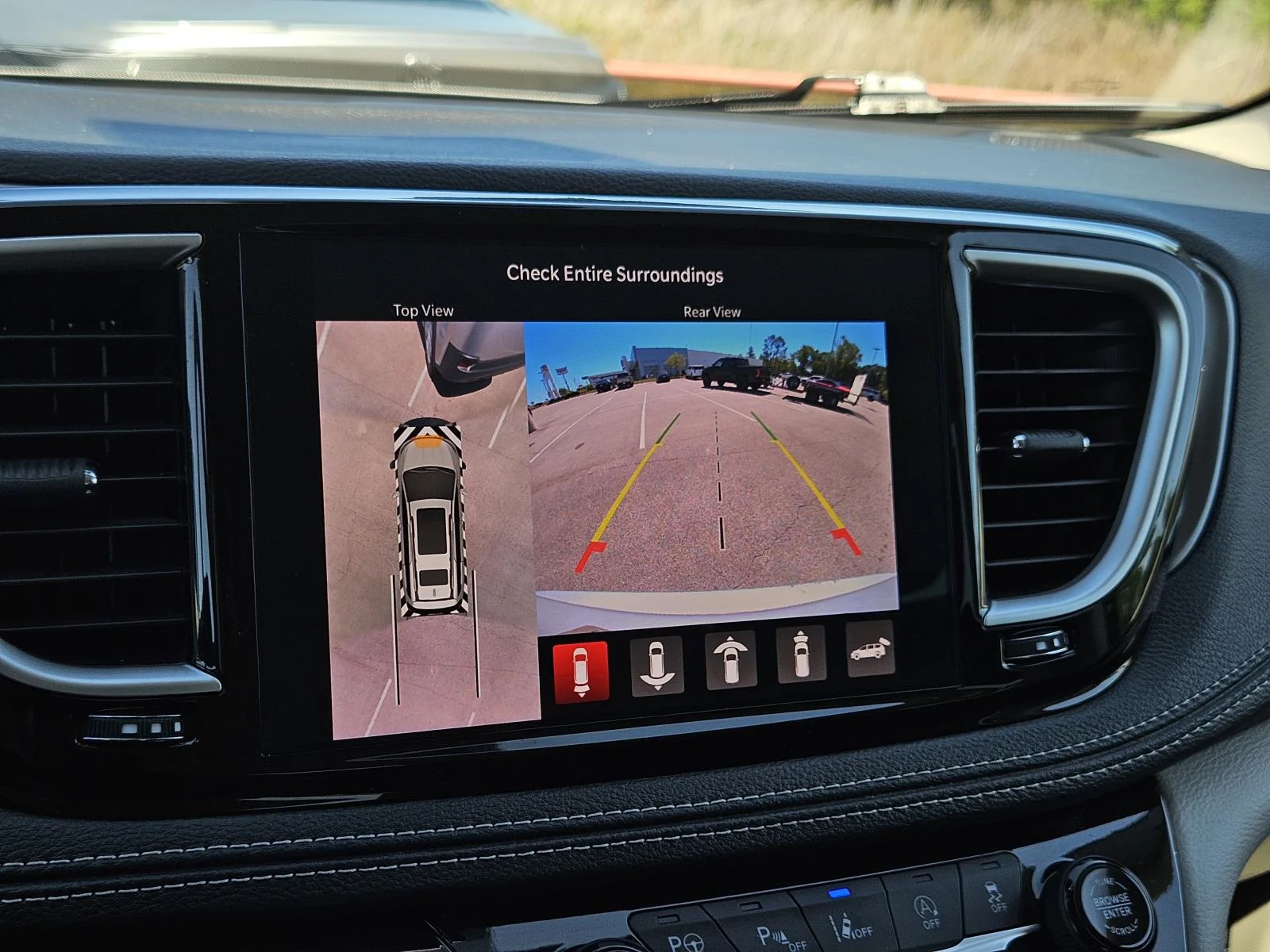2024 Chrysler Pacifica Touring L - Photo 20