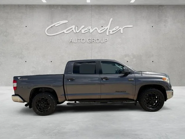 Certified Used 2016 Gray Toyota SR5 image 18