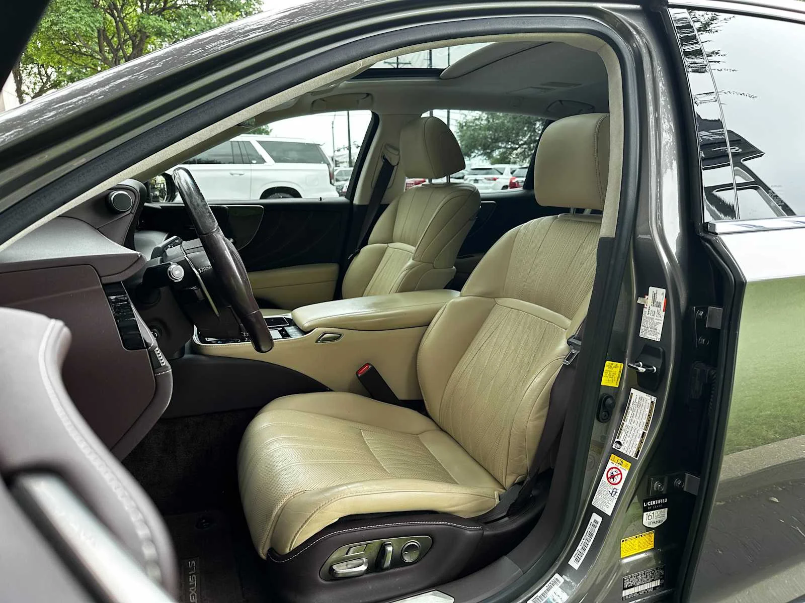 Used 2019  Lexus LS 500 image 9