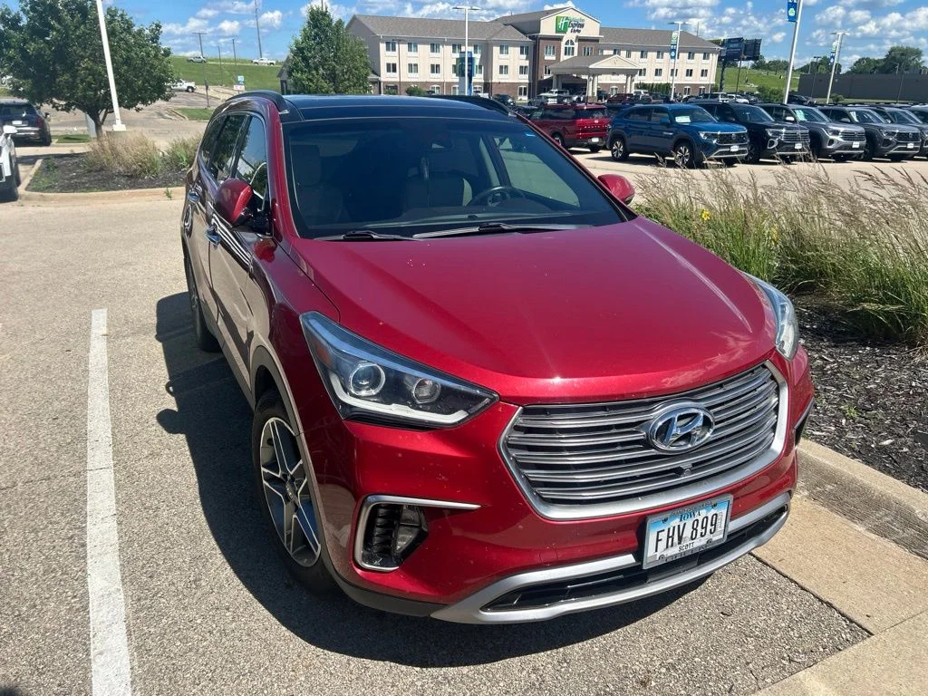 Used 2018 Red Hyundai SE Ultimate image 4